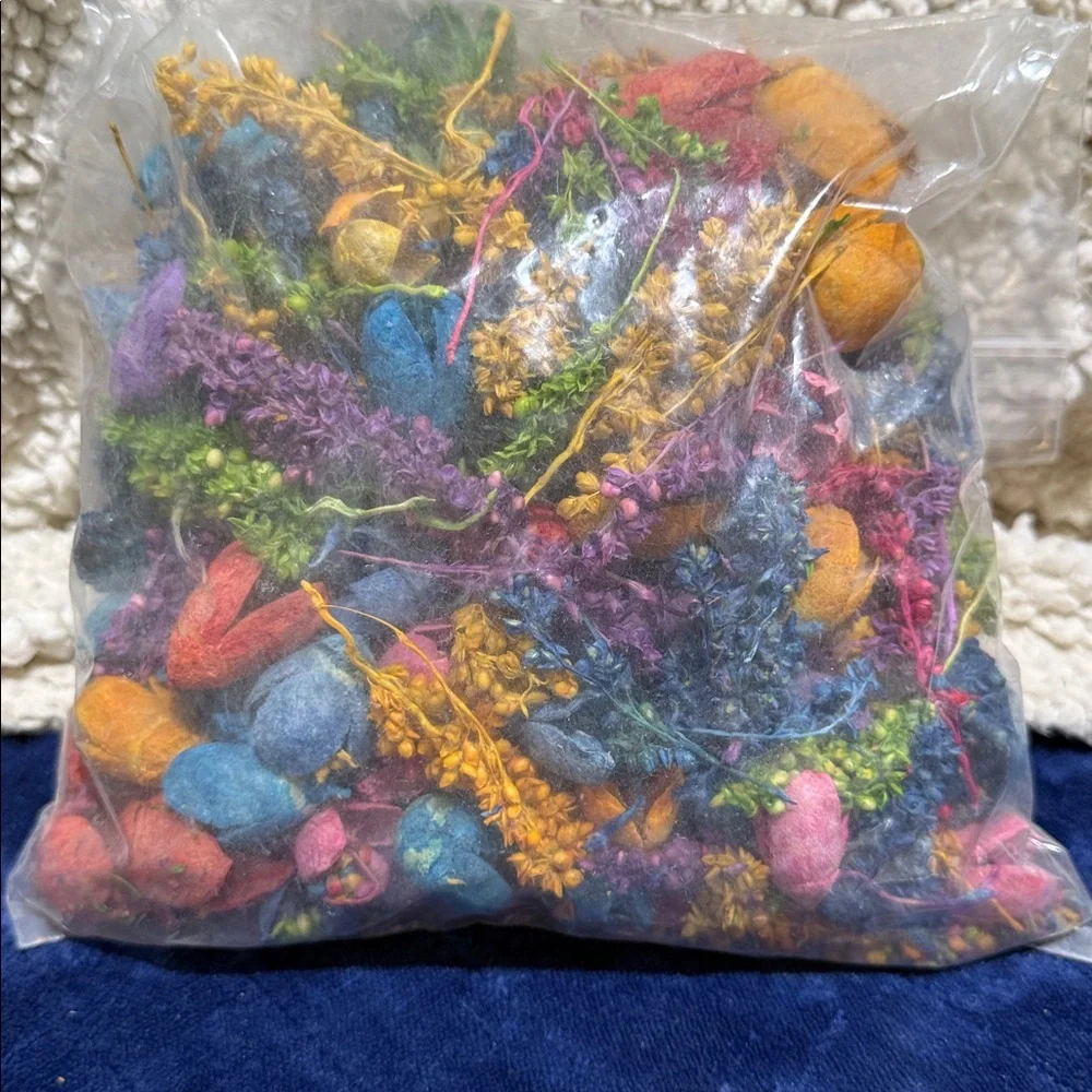 Colorful Dried Flower Mix - Multicolor Decorative Potpourri - Picture 3 of 3